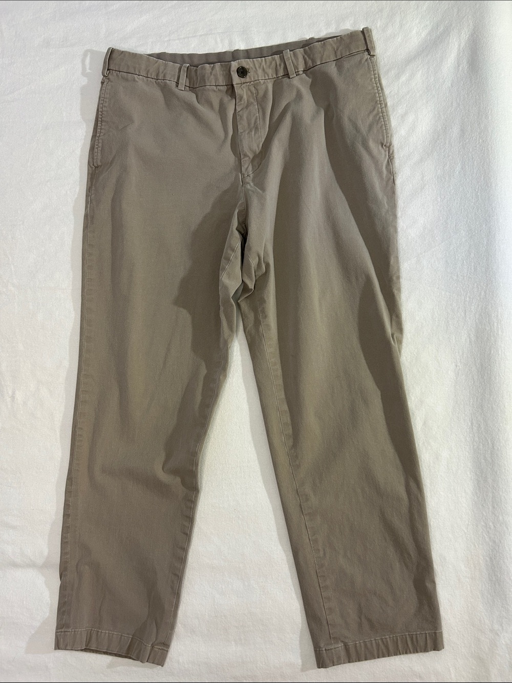 Uniqlo Men's Flat Front Chino Pants in Taupe